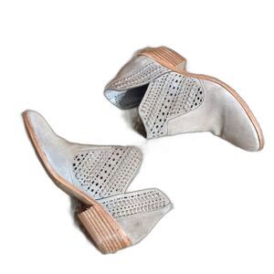 Vince Camuto Booty Foxy Grey Suede Perforated Ankle Bootie Size 8